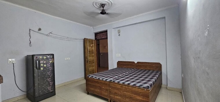 Bedroom, lotus-plaza-gurgaon 1 RK 600 Sq.Ft. Builder Floor In Sector 14 Gurgaon 10669485