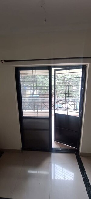 Room in 2 BHK Apartment at Gera Foliage, Viman Nagar – for Rent