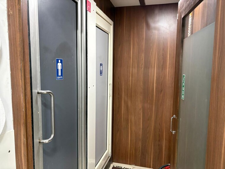 undefined, hn-safal-mondeal-square Commercial Office Space 1250 Sq.Ft. In Prahlad Nagar Ahmedabad 10669533