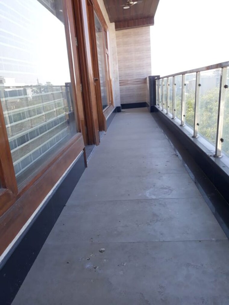 Balcony, vasant kunj 3 Bedroom 2700 Sq.Ft. Apartment In Vasant Kunj Delhi 10669570