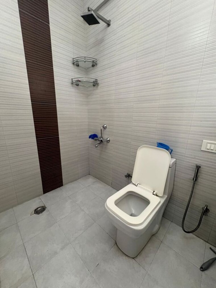 Bathroom, bptp-amstoria-country-floor 3 Bedroom 2647 Sq.Ft. Apartment In Sector 102 Gurgaon 10669575