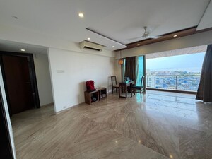 Living Room in 3 BHK Apartment at Santacruz West – for Rent