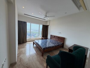 Living Room in 3 BHK Apartment at Santacruz West – for Rent