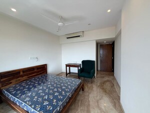 Bedroom in 3 BHK Apartment at Santacruz West – for Rent