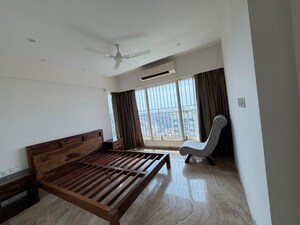 Bedroom in 3 BHK Apartment at Santacruz West – for Rent