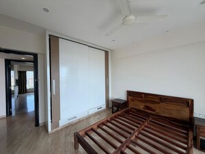 Room in 3 BHK Apartment at Santacruz West – for Rent