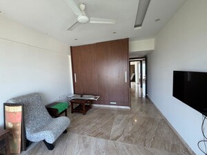 Room in 3 BHK Apartment at Santacruz West – for Rent