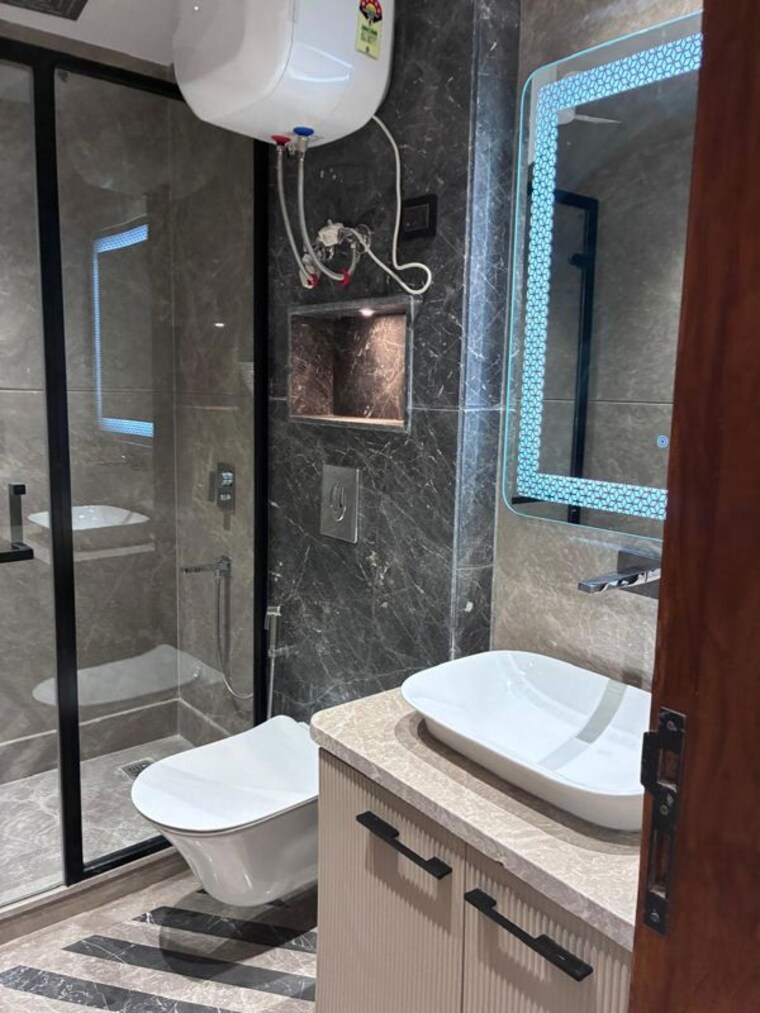 Bathroom, greater kailash i 3 Bedroom 216 Sq.Yd. Builder Floor In Greater Kailash I Delhi 10669597