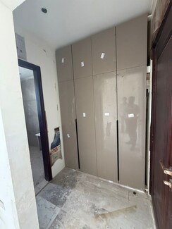 Retail Shop For Sale in Universal Trade Tower