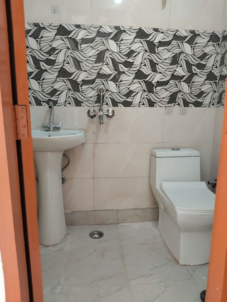 Bathroom, neb sarai 2 Bedroom 850 Sq.Ft. Builder Floor In Neb Sarai Delhi 10669588