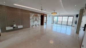 Room in 4 BHK Builder Floor at BPTP Amstoria Country Floor, Sector 102 – for Sale