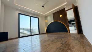 Room in 4 BHK Builder Floor at BPTP Amstoria Country Floor, Sector 102 – for Sale