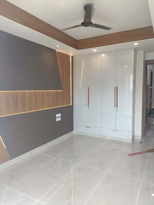Room in 3 BHK Apartment at Vipul World Floors, Sector 48 – for Rent
