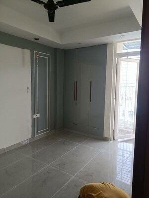 Room in 3 BHK Apartment at Vipul World Floors, Sector 48 – for Rent