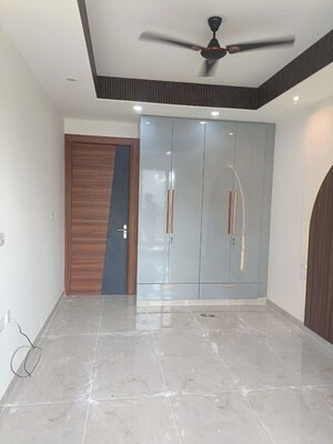 Room in 3 BHK Apartment at Vipul World Floors, Sector 48 – for Rent