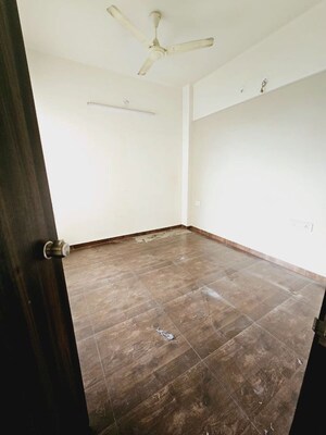 Room in 2 BHK Apartment at Karia Konark Krish Phase I, Mundhwa – for Rent