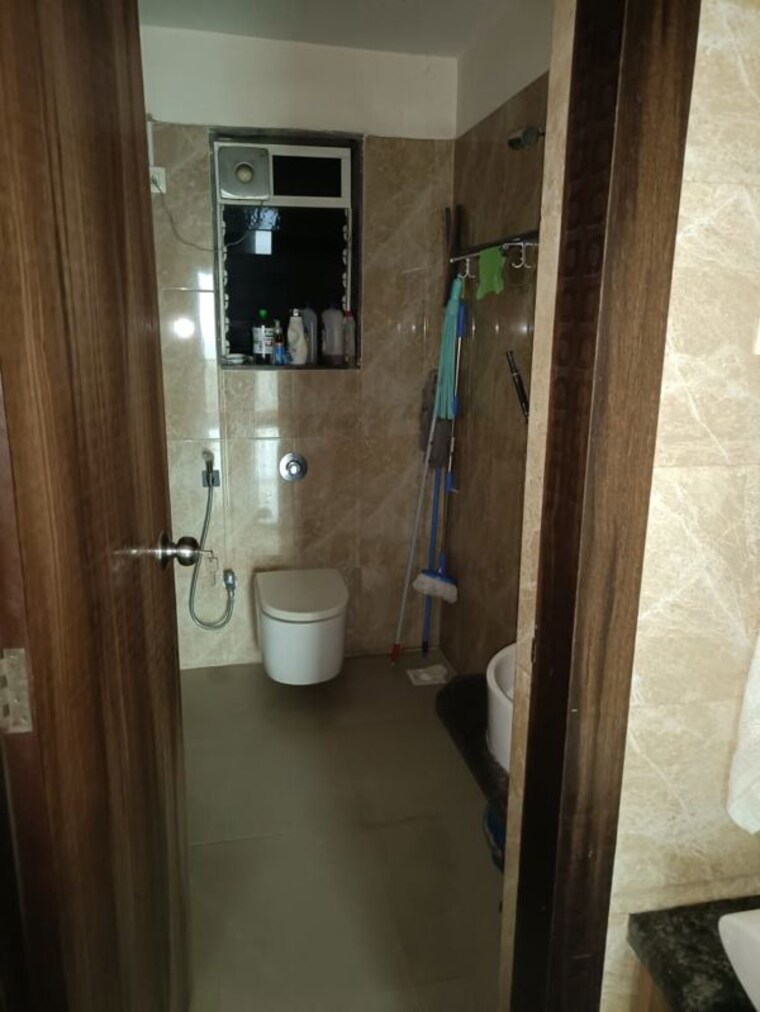 Bathroom, regency-heights 3 Bedroom 1200 Sq.Ft. Apartment In Ghodbunder Road Thane 10669651