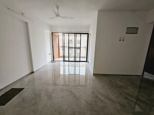 Room in 2.5 BHK Apartment at Unique Legacy Majestic, Mundhwa – for Rent