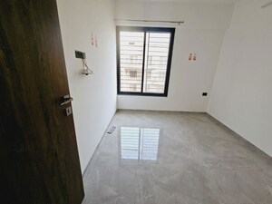 Room in 2.5 BHK Apartment at Unique Legacy Majestic, Mundhwa – for Rent