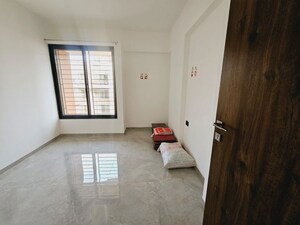 Room in 2.5 BHK Apartment at Unique Legacy Majestic, Mundhwa – for Rent