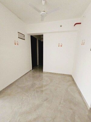 Room in 2.5 BHK Apartment at Unique Legacy Majestic, Mundhwa – for Rent