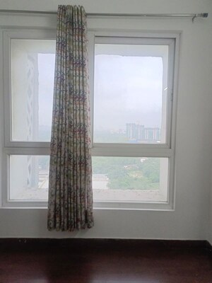 Room in 3 BHK Apartment at Mapsko Mount Ville, Sector 79 – for Rent