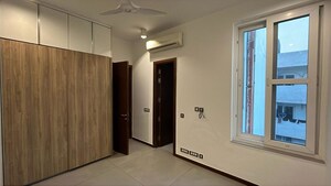 Room in 3 BHK Builder Floor at Unitech Nirvana Country Plots, Sector 50 – for Rent