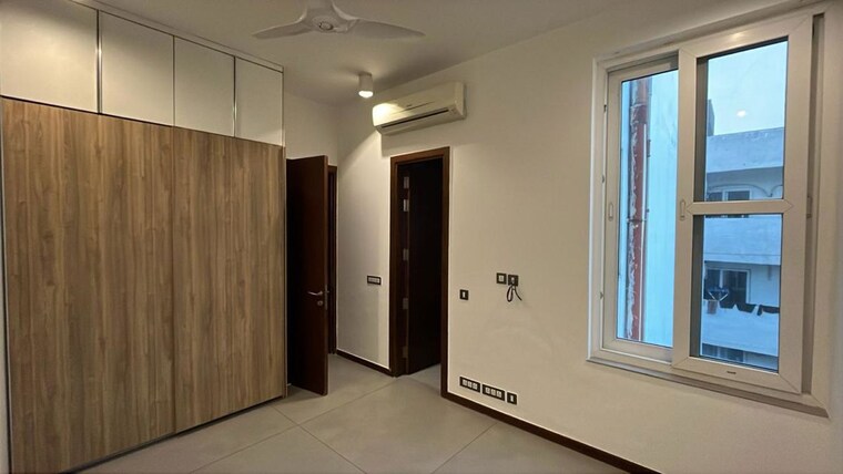 Room, unitech-nirvana-country-plots 3 Bedroom 3240 Sq.Ft. Builder Floor In Sector 50 Gurgaon 10669704