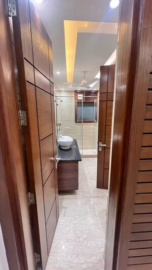 Bathroom in 4 BHK Apartment at Greater Kailash I – for Rent