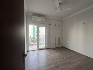 Room in 3 BHK Apartment at Central Park Flower Valley Aqua Front Towers, Sohna Sector 33 – for Sale