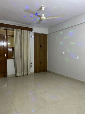 Room in 3 BHK Apartment at Ip Extension – for Rent
