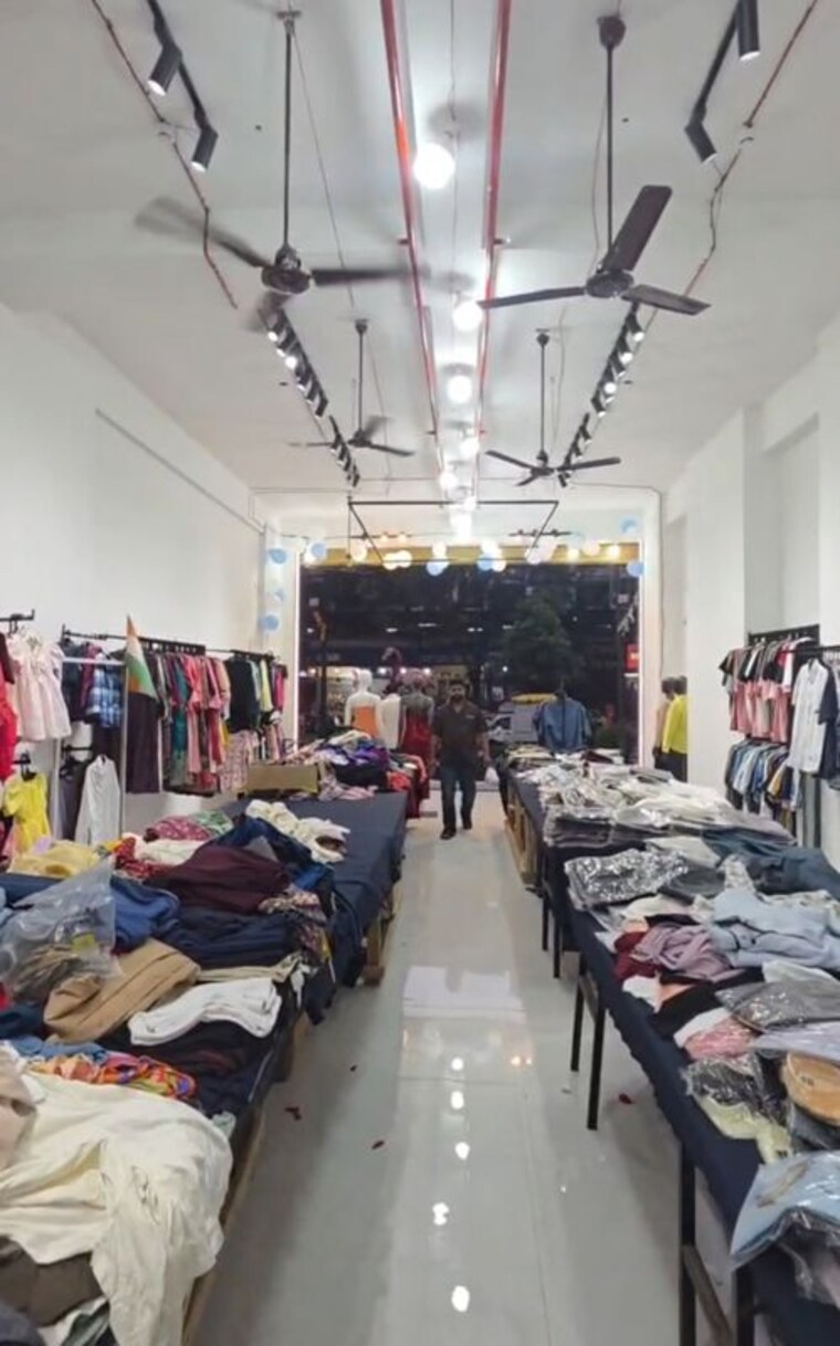 Team Area, big-splash Commercial Shop 1000 Sq.Ft. In Vashi Sector 17 Navi Mumbai 10669724
