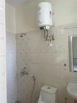 Bathroom in 2.5 BHK Builder Floor at Smart World Orchard, Sector 61 – for Rent