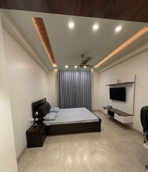 Living Room in 2.5 BHK Builder Floor at Smart World Orchard, Sector 61 – for Rent