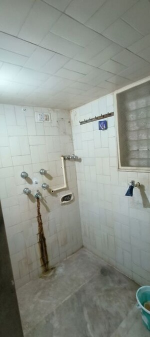 Bathroom in 2 BHK Apartment at Zaveri Bazar – for Rent