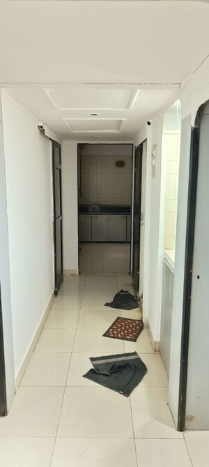  2 BHK Apartment at Zaveri Bazar – for Rent