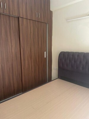 Room in 4 BHK Builder Floor at Smart World Orchard, Sector 61 – for Rent