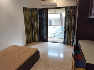 Room in 4 BHK Apartment at Khar West – for Sale