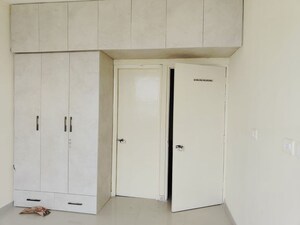 Room in 2 BHK Apartment at Pyramid Midtown, Sector 59 – for Rent