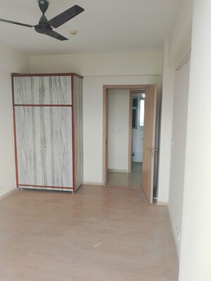 Room in 3.5 BHK Apartment at DLF New Town Heights Town Houses, Sector 86 – for Rent