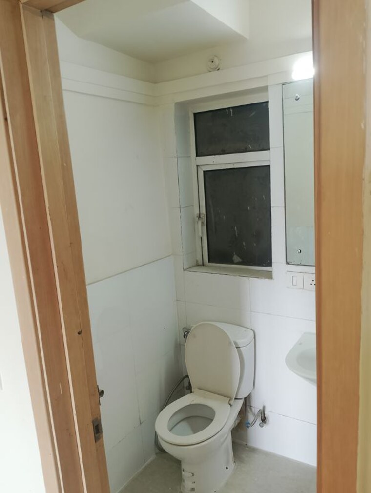 Bathroom, dlf-new-town-heights-town-houses 3.5 Bedroom 1895 Sq.Ft. Apartment In Sector 86 Gurgaon 10669794