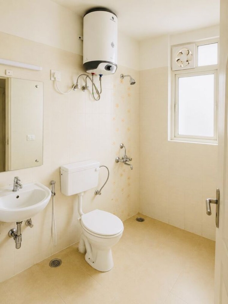 Bathroom, shree-vardhman-mantra 2 Bedroom 800 Sq.Ft. Apartment In Sector 67 Gurgaon 10669813