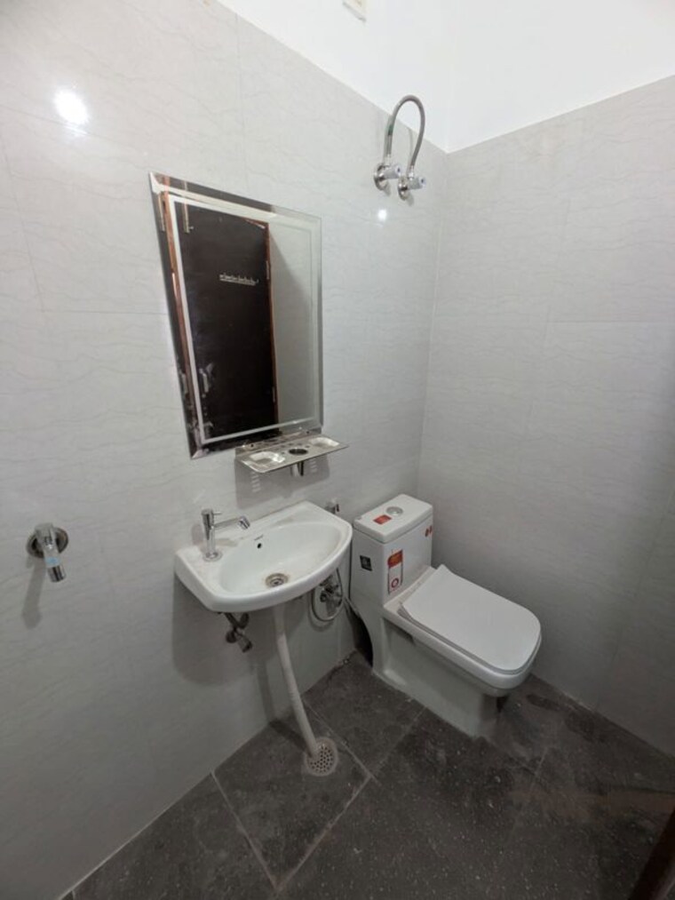 Bathroom, sector 57 3 Bedroom 2200 Sq.Ft. Builder Floor In Sector 57 Gurgaon 10669811