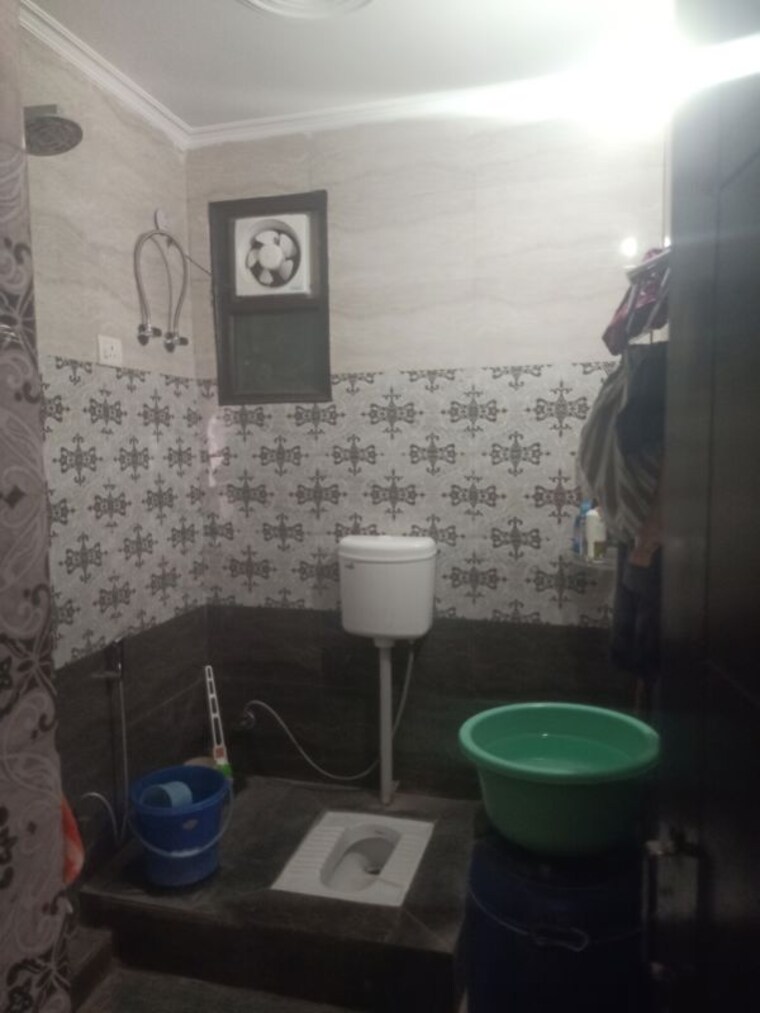Bathroom, vasant kunj enclave 2 Bedroom 85 Sq.Yd. Builder Floor In Vasant Kunj Enclave Delhi 10669792