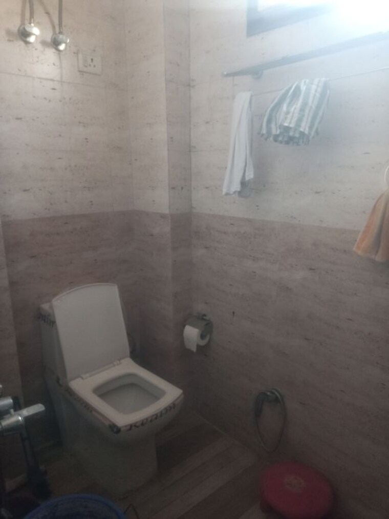 Bathroom, vasant kunj enclave 2 Bedroom 85 Sq.Yd. Builder Floor In Vasant Kunj Enclave Delhi 10669792