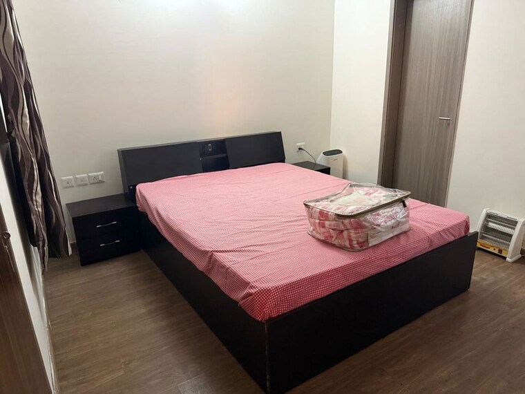 Bedroom, emaar-palm-premier 3 Bedroom 2000 Sq.Ft. Apartment In Sector 77 Gurgaon 10669836