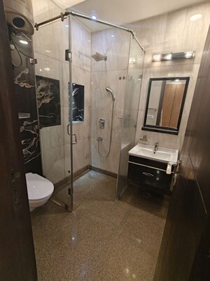 Team Area in 3 BHK Apartment at Greater Kailash I – for Rent