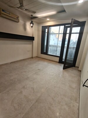Room in 3 BHK Apartment at Greater Kailash I – for Rent