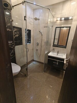 Team Area in 3 BHK Apartment at Greater Kailash I – for Rent