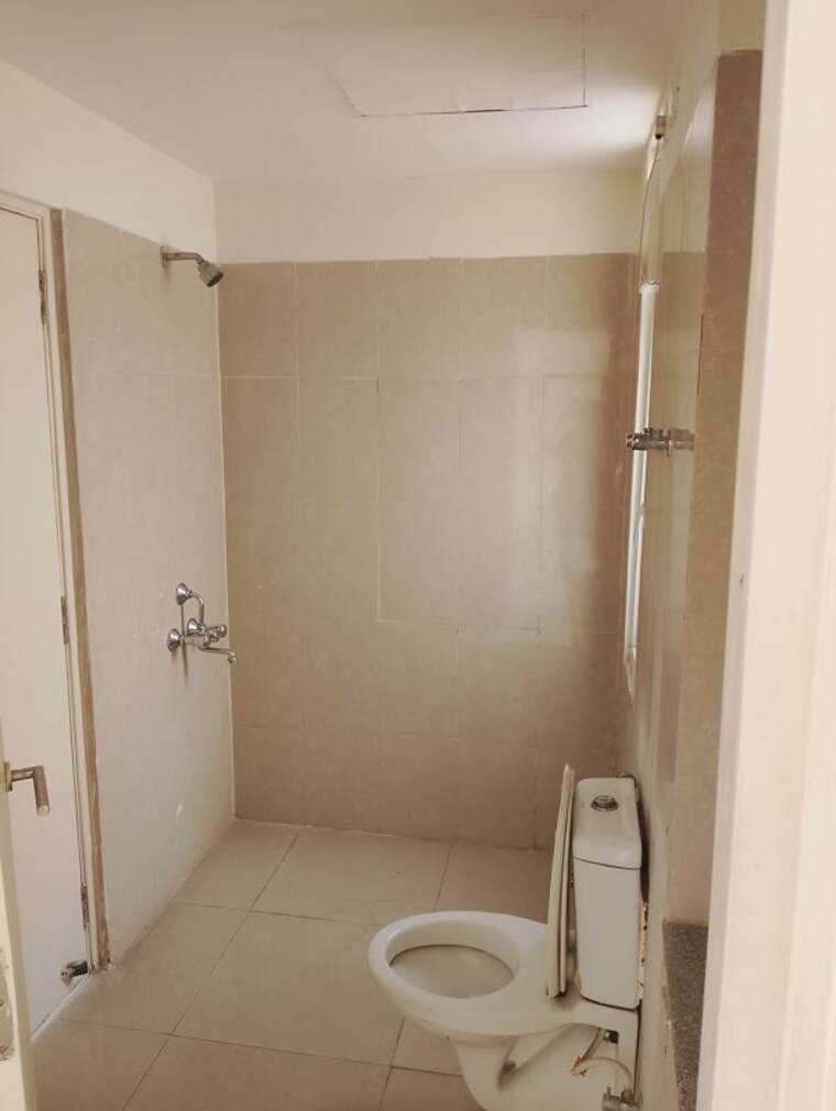 Bathroom, emaar-palm-select 3.5 Bedroom 1550 Sq.Ft. Apartment In Sector 77 Gurgaon 10669851